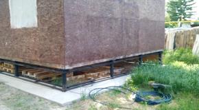 Сарай на винтовых сваях