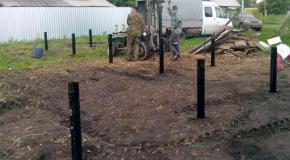 Вкручивание винтовых свай установкой